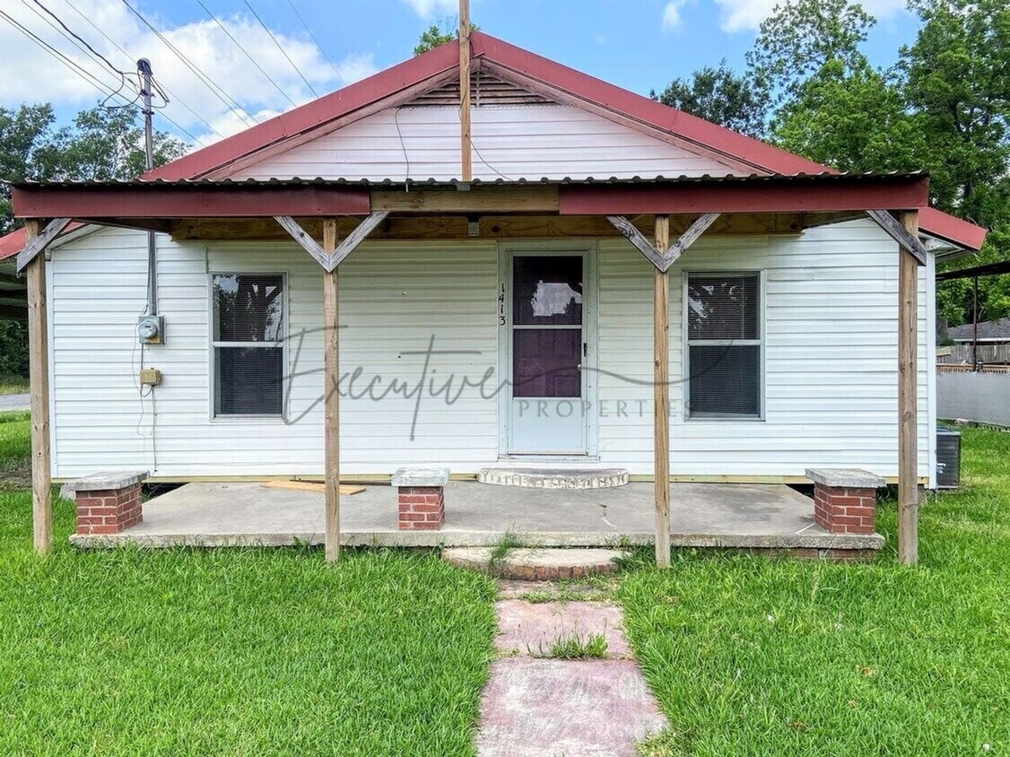 Primary Photo - Affordable 2-Bed Home in Sulphur with Grea...