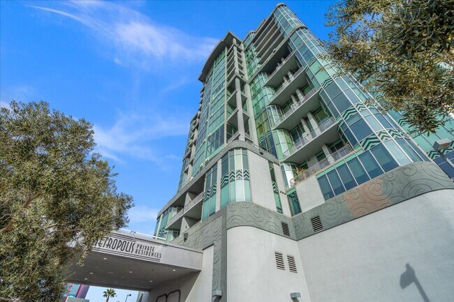 Foto del edificio - 360 E Desert Inn Rd