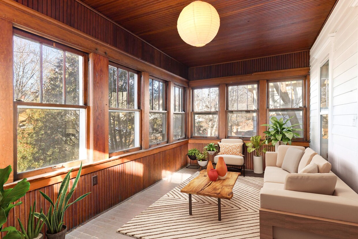 Foto principal - 2241 Pierce St NE