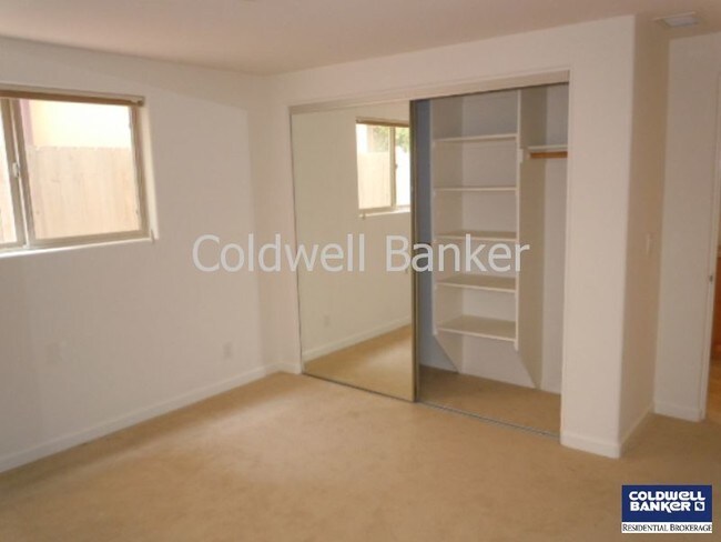 Building Photo - 4029 Sunset Ln