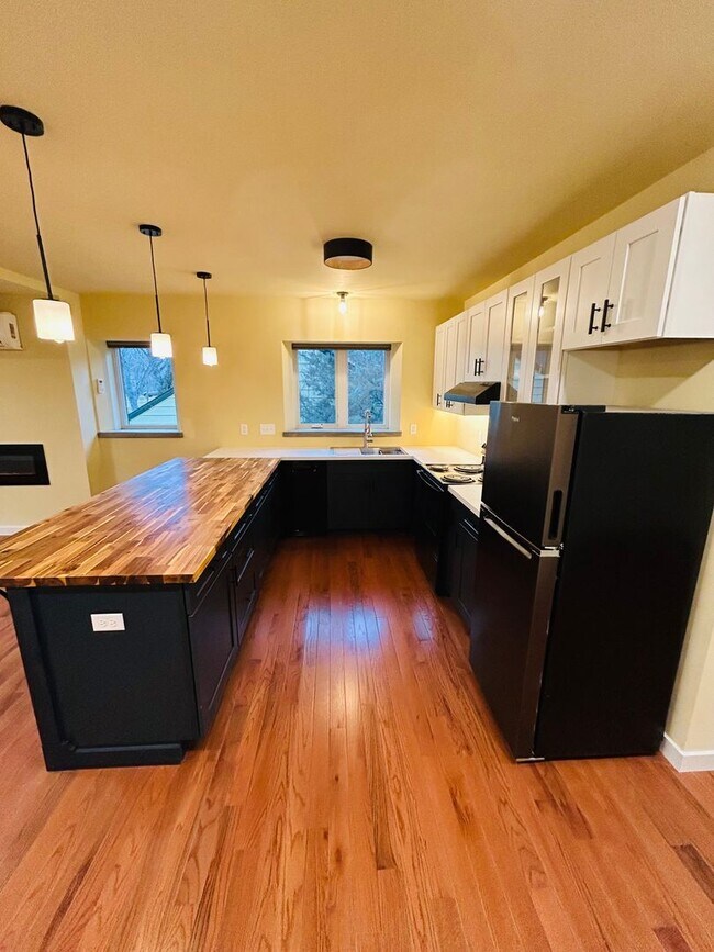 Foto del edificio - 605 Alderson Ave