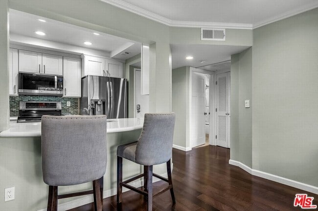 Building Photo - 501 Palisades Dr