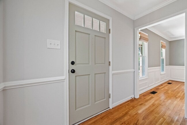 Building Photo - Stunning, Updated 4 Bedroom Home in Bon Ai...