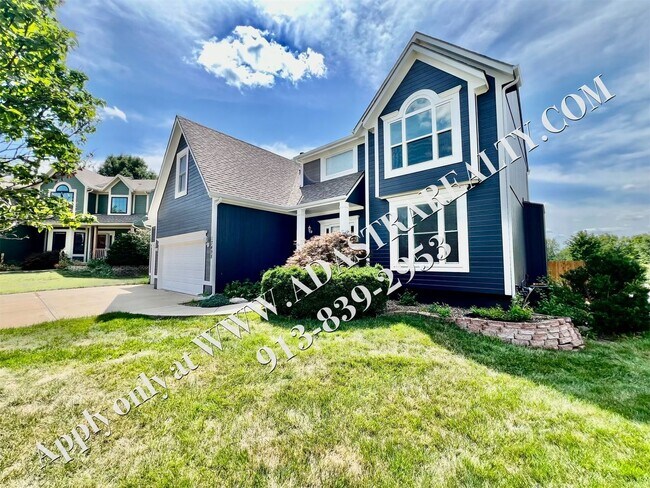 Foto del edificio - Amazing 4 bed 3.5 bath with an in-ground p...