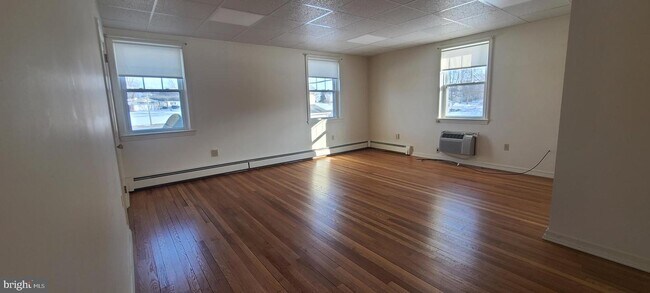 Foto del edificio - 642 Robert Fulton Hwy