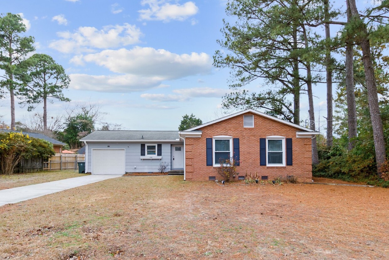 Primary Photo - Cute blue and brick home