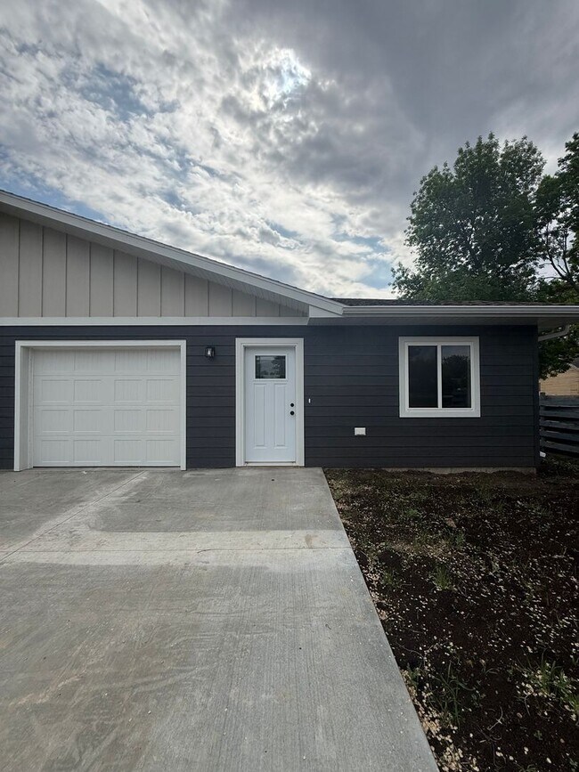 Building Photo - 115-118 4th St SW