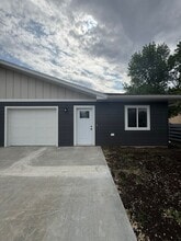 Building Photo - 115-118 4th St SW