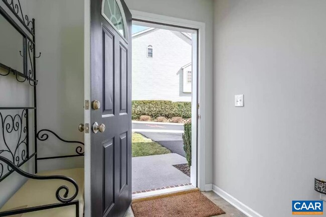 Foto del edificio - 3066 Crystal Spring Ln