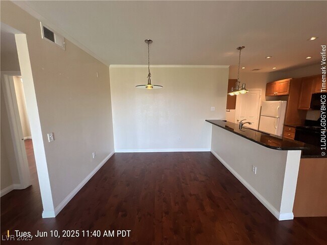 Foto del edificio - 2900 Sunridge Heights Pkwy