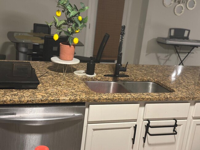 Foto del edificio - 521 Greyhound Ct