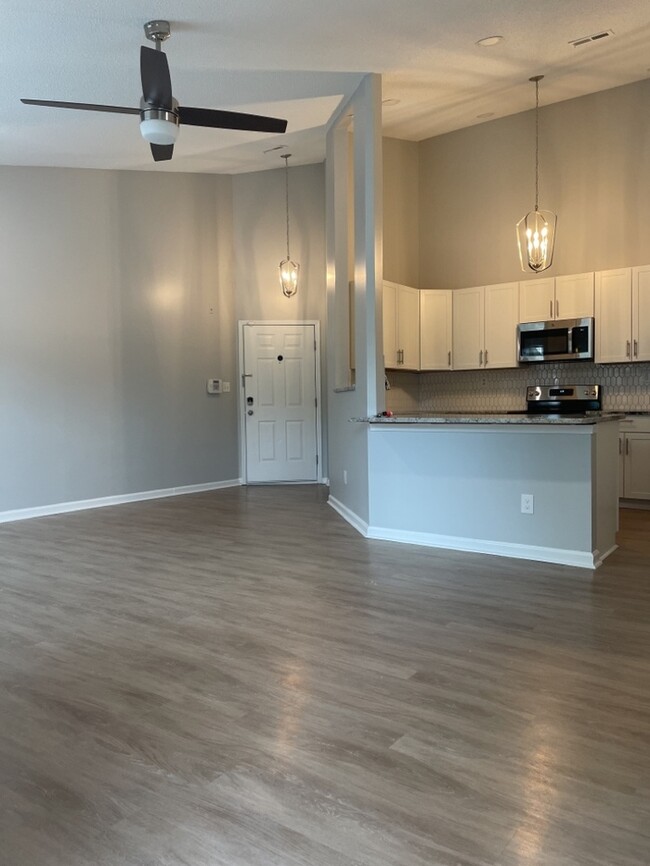 Foto del edificio - Completely Remodeled Anderson Condo