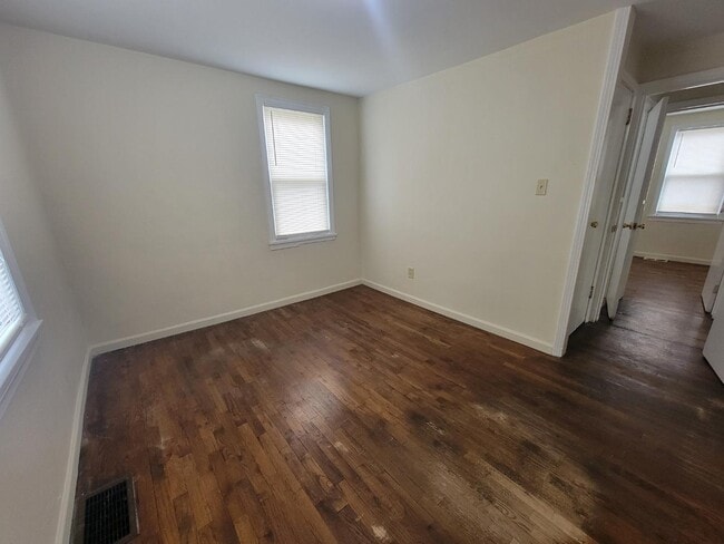 Building Photo - 378 George St