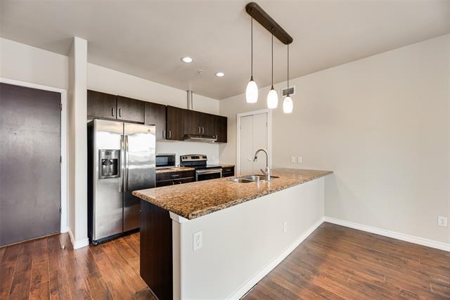 Foto del edificio - 1100 W Trinity Mills Rd