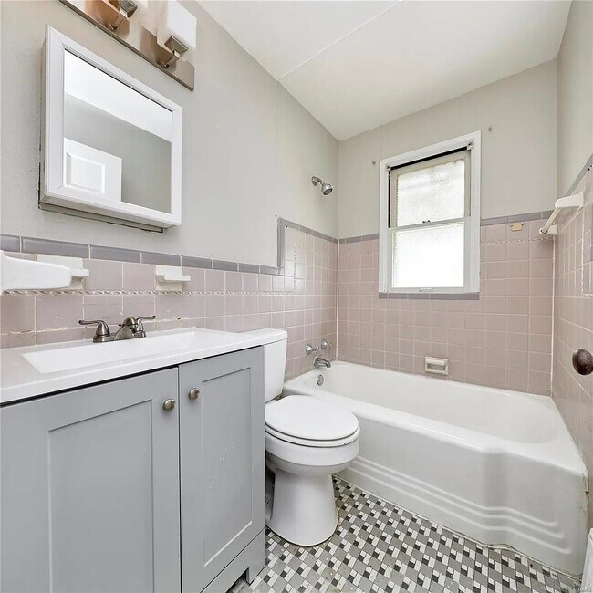 Foto del edificio - Adorable 3Bed/ 1  Bath with Garage and Patio