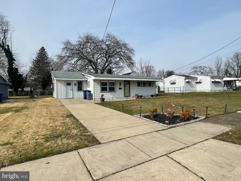 Primary Photo - 221 County Ave