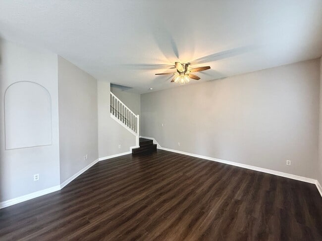 Building Photo - Pristine 3-Bed/2.5 Bath Townhome Ready for Move-in- Bradenton FL!!