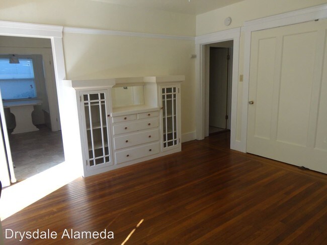 Building Photo - 1501 Encinal Ave