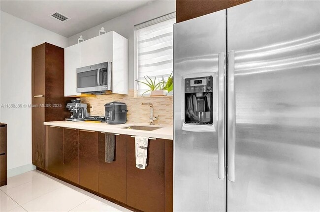 Foto del edificio - 6319 NW 105th Ct