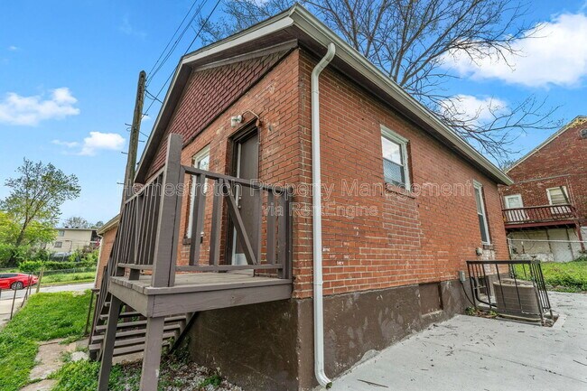 Foto del edificio - 7135 Woodrow Ave