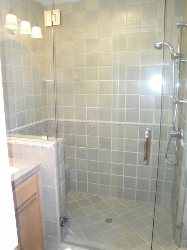 Building Photo - 1308 Rosalie Dr