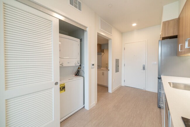 Foto del edificio - Secure Your Dream Home at RUMI – Fully Furnished Units with Stunning Views!