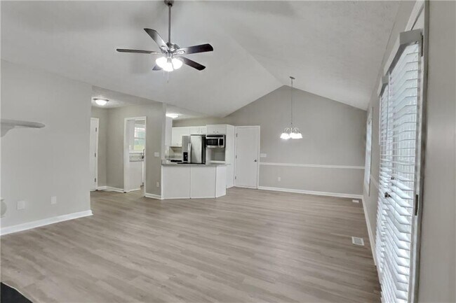 Foto del edificio - 5493 Riverchase Dr