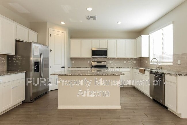 Building Photo - 36117 W San Clemente Ave