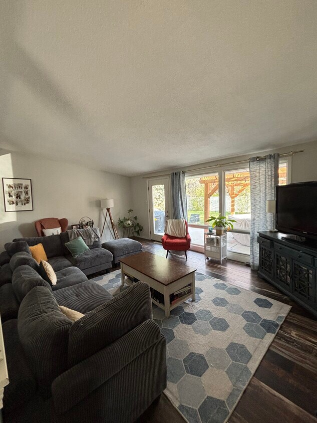 Foto principal - 913 Buena Dr