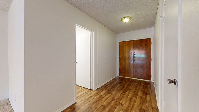 Foto del edificio - 330 W California Blvd