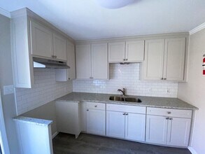 Building Photo - 1547-1547 La Annie Dr