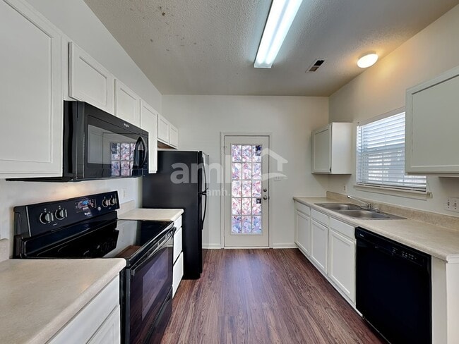 Foto del edificio - 9032 Little Hampton Pl