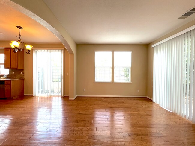 Foto del edificio - 5926 Hillbrook Pl