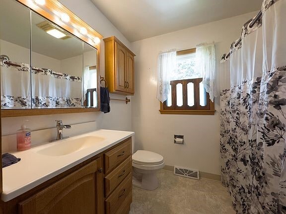 Foto del edificio - 525 Maple Ln