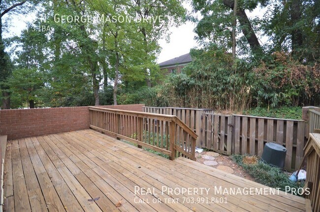Building Photo - Spacious 3 LVL End Unit Near Ballston! ***...
