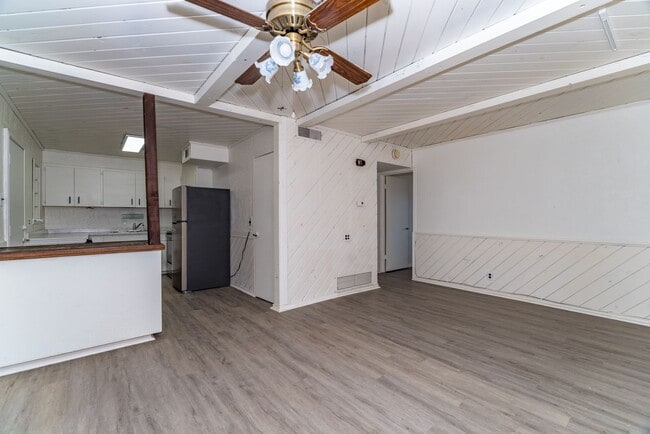 Building Photo - 3-BEDROOM DUPLEX