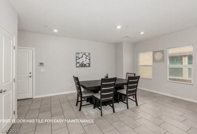 Foto del edificio - 330 Spring Dove Ave