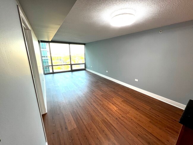 Foto del edificio - 9655 Woods Dr