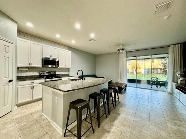 Foto del edificio - 7047 Towne Lake Rd