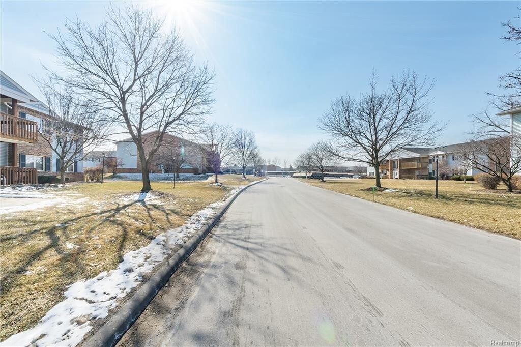 1315 Harbour Dr, Trenton, MI 48183 Condo for Rent in Trenton, MI