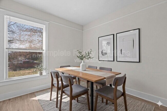 Foto del edificio - 6811 Etzel Ave