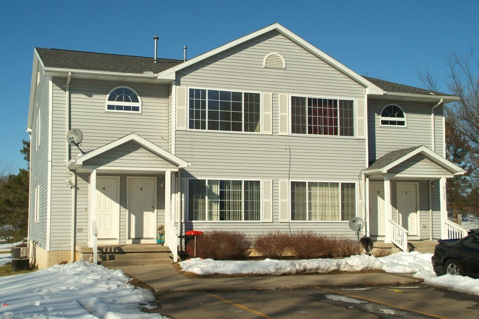 Primary Photo - Excel Apartments