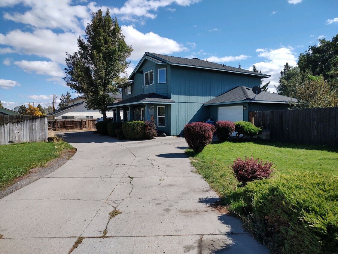 Primary Photo - Garabedian 24th Ct Duplex