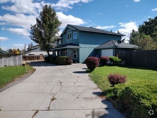 Building Photo - 2946-2946 SW 24th Ct