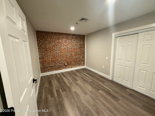 Foto del edificio - 205 N Washington Ave