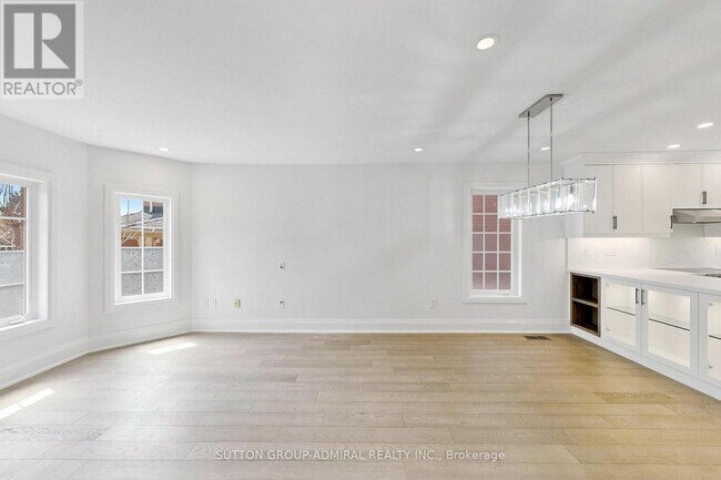 Photo du bâtiment - 165 Clearmeadow Blvd