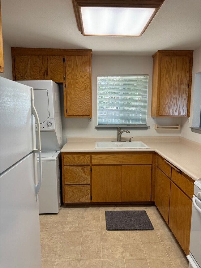 Foto del edificio - 2 BEDROOM 1 BATHROOM BUNGALOW IN CENTRAL R...