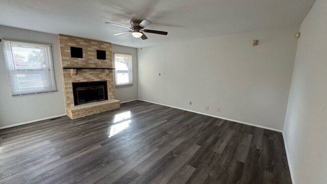 Foto del edificio - 1615 Central Pkwy