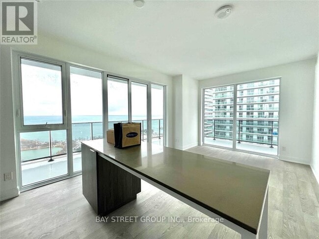 Photo du bâtiment - 70 Annie Craig Dr