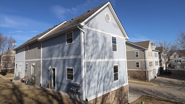 Foto del edificio - AVAILABLE NOW!